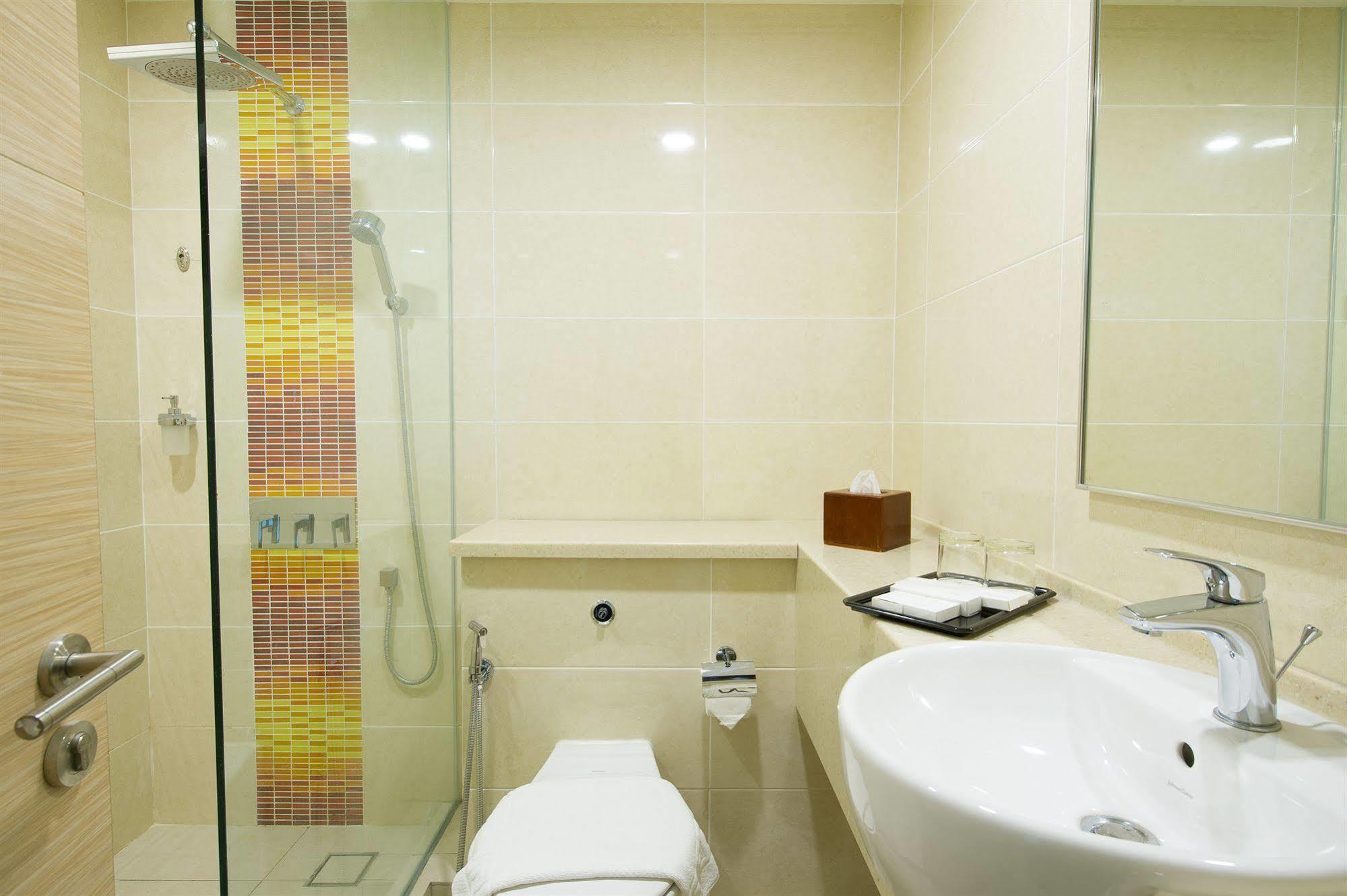 Sama-Sama Express Klia Terminal 2 - Airside Transit Hotel Sepang Exteriör bild