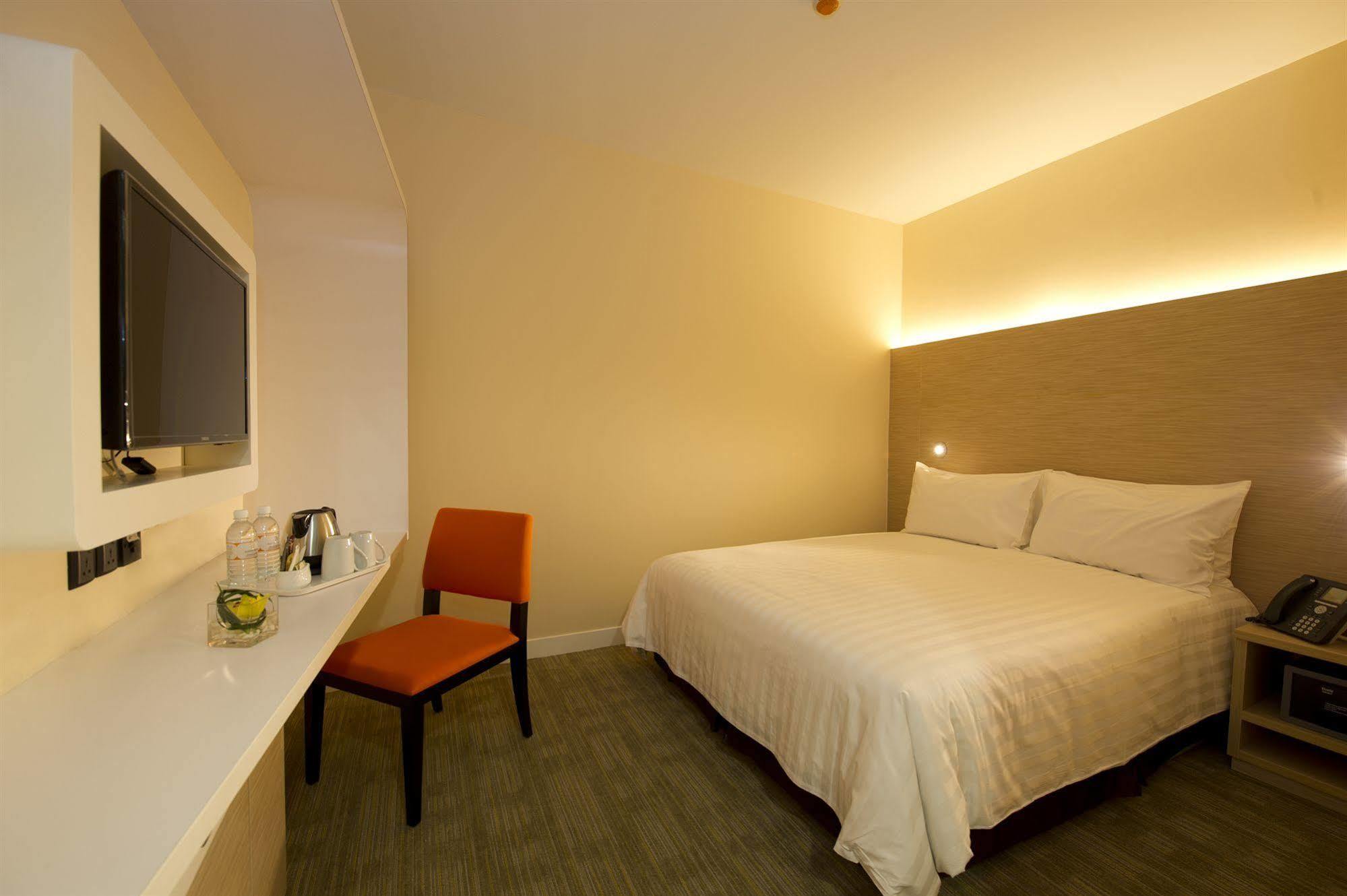 Sama-Sama Express Klia Terminal 2 - Airside Transit Hotel Sepang Exteriör bild